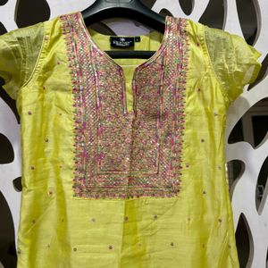 Women’s Festive Embroidered Kurtaset