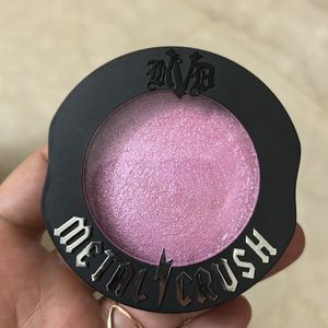 K V D  Beauty Metal Crush Highlighter Roseshock