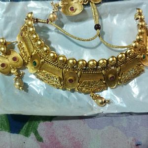 Metal Chokar Necklace Set With Earrings And Bindi
