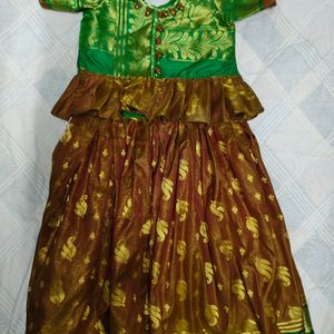 Pattu Pavada