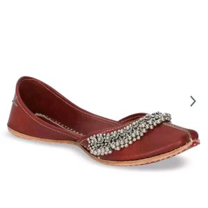 Ghungroo Maroon Embellished Mojaris