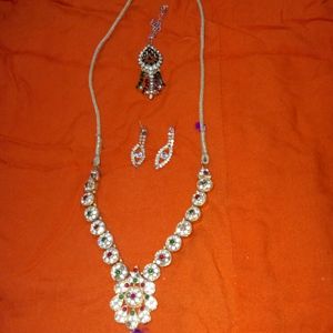 Necklace With Earrings And Bindiya