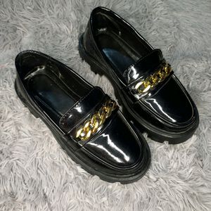 BLACK LOAFER