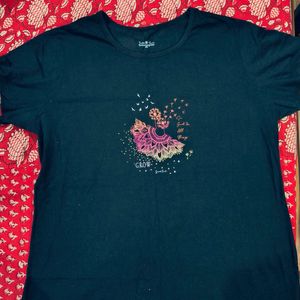 Black t-shirt with round neck size xxl