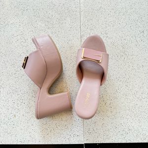 Beautiful Pink Heel / Vedge