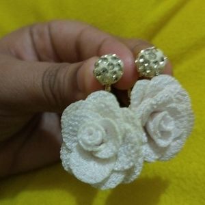 White Koreon Earrings Stud