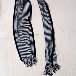 I am selling woollen muffler