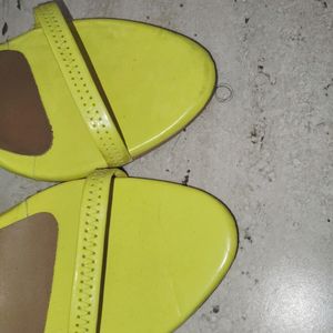 Yellow Heel In Good Condition