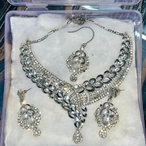 Silver Color Necklace With Mangteeka