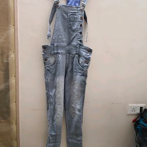 Dungaree Jeans / Fit Upto Waist 28