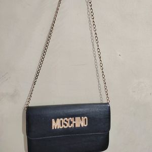 Sling bag in black