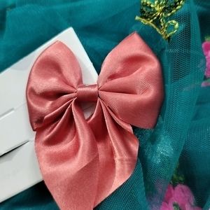 Trendy Bow Clip