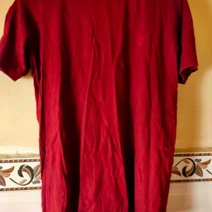 casual maroon tshirt