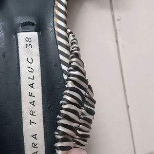 Authentic ZARA Black and white Striped Pointed