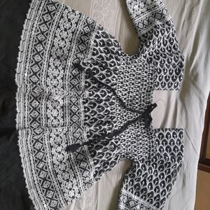 Black And White Casual Top Free Size