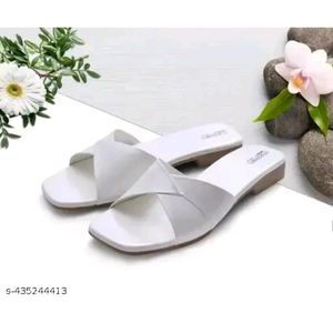 Flate White Sandals