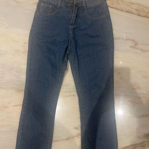 Striaght Fit Jeans In Size 28