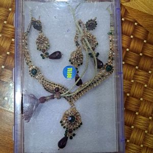 Beautiful Kundan Jewellery Set.