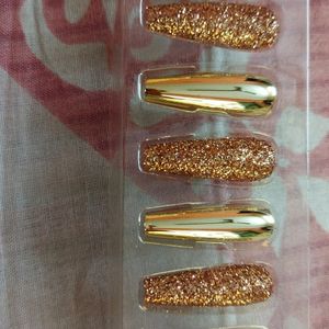 Golden Artificial Nail Art