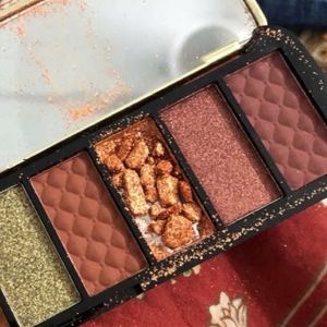 Makeup Revolution Soft Radiance Eyeshadow Pallete