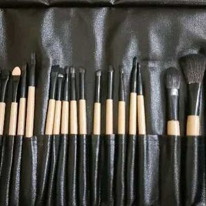 24 Makeup Brushes