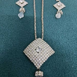 Rhinestone Pendant Necklace With Earrings