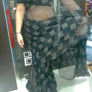 Saree With Blouse And Petticoat