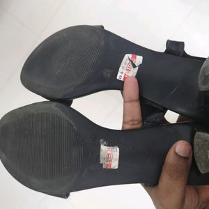 Metro Branded Heel