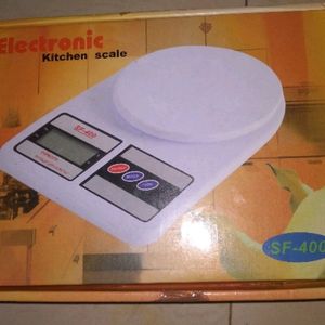 Kitchen Scale And Wooden Spoon Set