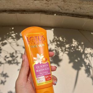 Lotus Harbals Suncream Spf50