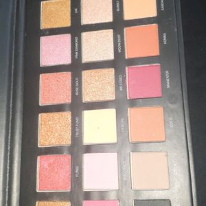 Huda Eyeshadow Palette