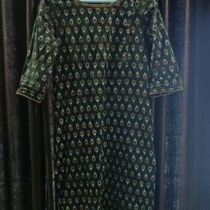 Green Golden Detailed Kurtii