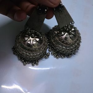 Earrings (jhumka)