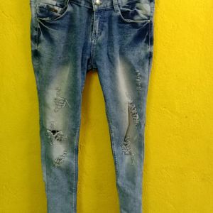 Women Damage Jeans.