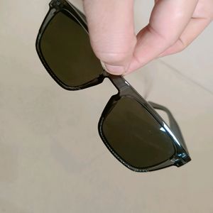 2 Sunglasses Unisex With Case .