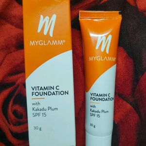 MyGlamm Vitamin C Foundation