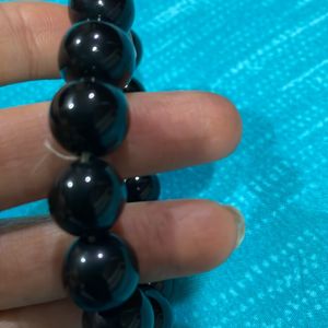 Black Round And White Oval Shape Stone Bracet