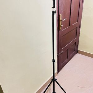 Lightweight And Portable 7 Feet Stand