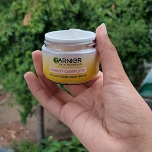 Garnier Bright Complete Vitamin Serum Cream SPF-40