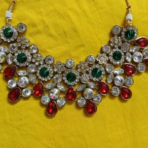 Neckles Set With Bindi N Earing