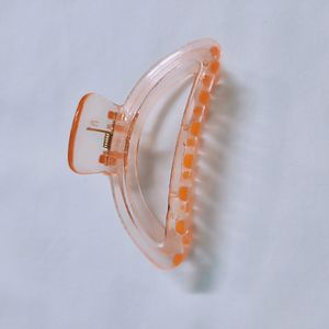 1 XL HAIR CLAW CLIP FOR WOMEN.