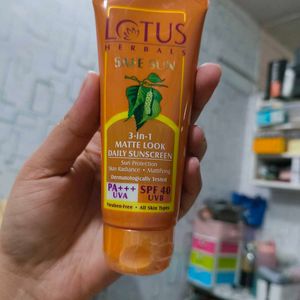 (Sealed) Lotus Sunscreen