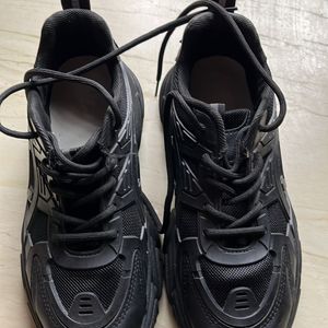 Black Sneakerss