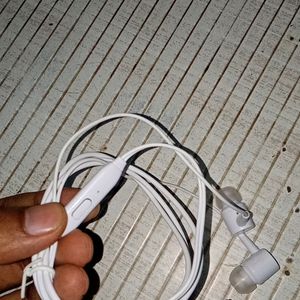 Earphone with mic , White color , earfit design