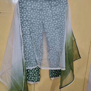 Women Kurta Set With Pant And Organza Dupatta