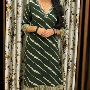 V-neck Green Embroidered,printed suit