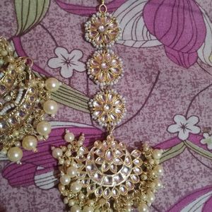 Earrings With Tika set😍