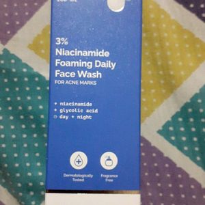 3% Ninacinamide Foaming Face Wash