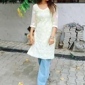 An Amazing Kurti With Embroidery Design 🪡