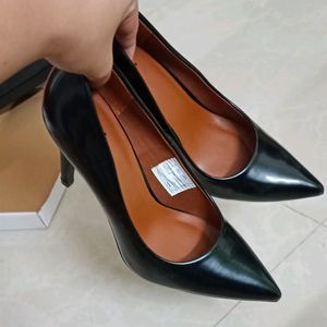 PRICE DROP Black Classic Shoes Heels